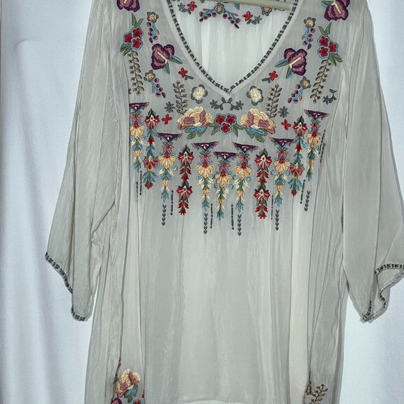 Embroidered Floral Cream Top - Picture 4 of 10